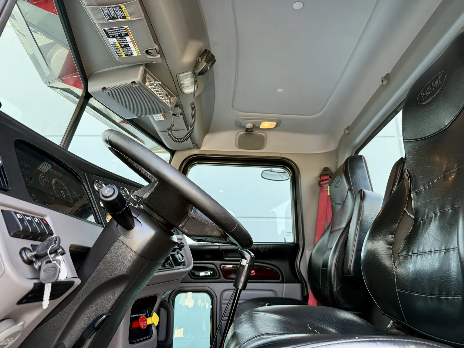 2023 Peterbilt 389 - image 14