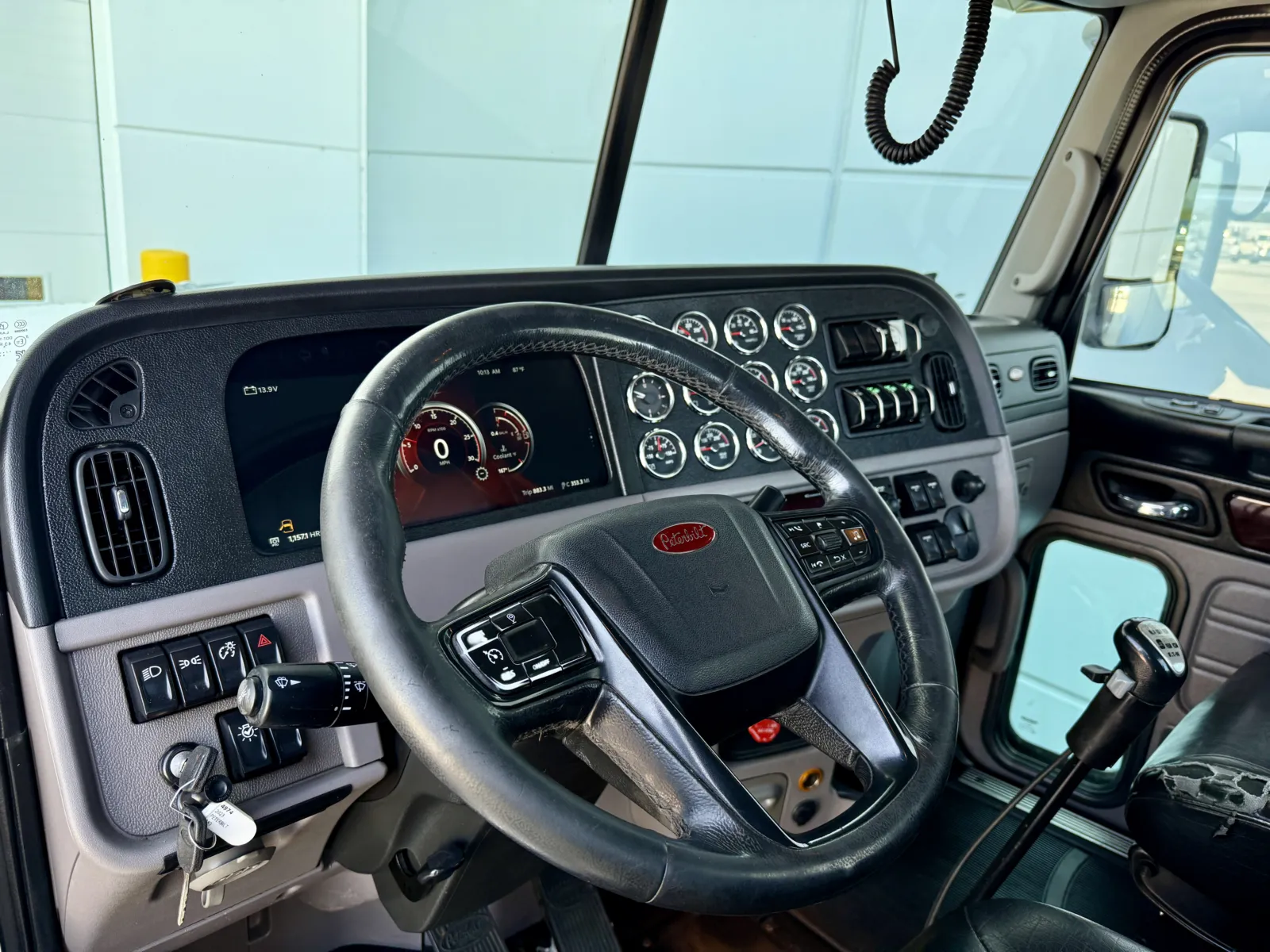 2023 Peterbilt 389 - image 15