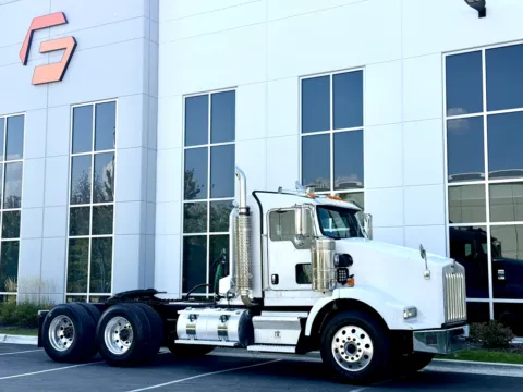 Photos of 2015 KENWORTH T800 for sale in New Lenox, IL at Forge Truck Centers - Illinois