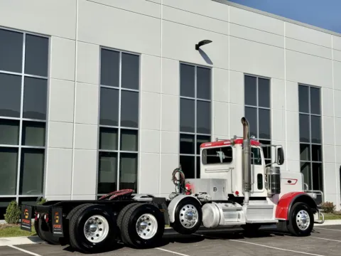 More photos of 2023 PETERBILT 389 at Forge Truck Centers - Illinois, IL