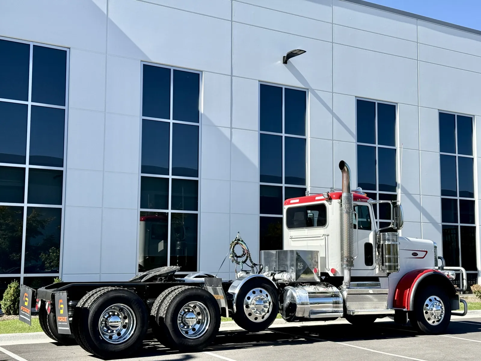 2023 Peterbilt 389 - image 5