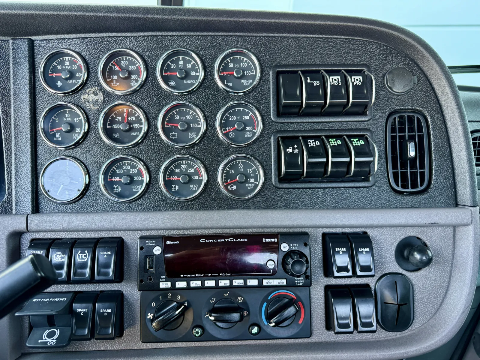 2023 Peterbilt 389 - image 18