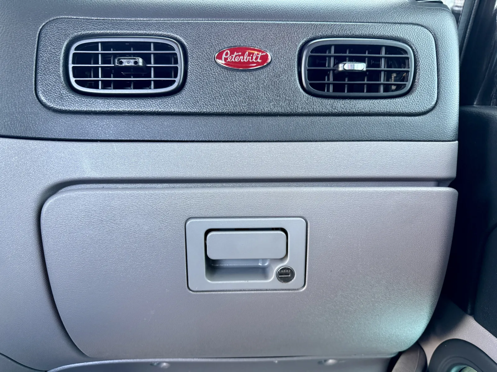 2023 Peterbilt 389 - image 19