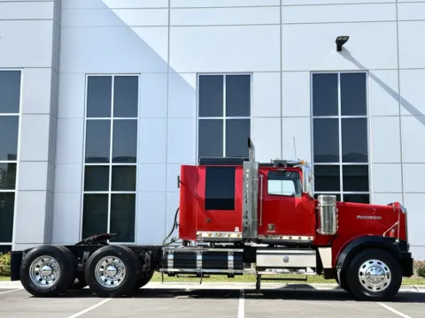 Another view of 2015 WESTERN STAR 4900 EX for sale in New Lenox, IL at Forge Truck Centers - Illinois