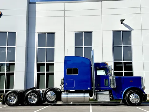 Another view of 2018 PETERBILT 389 for sale in New Lenox, IL at Forge Truck Centers - Illinois