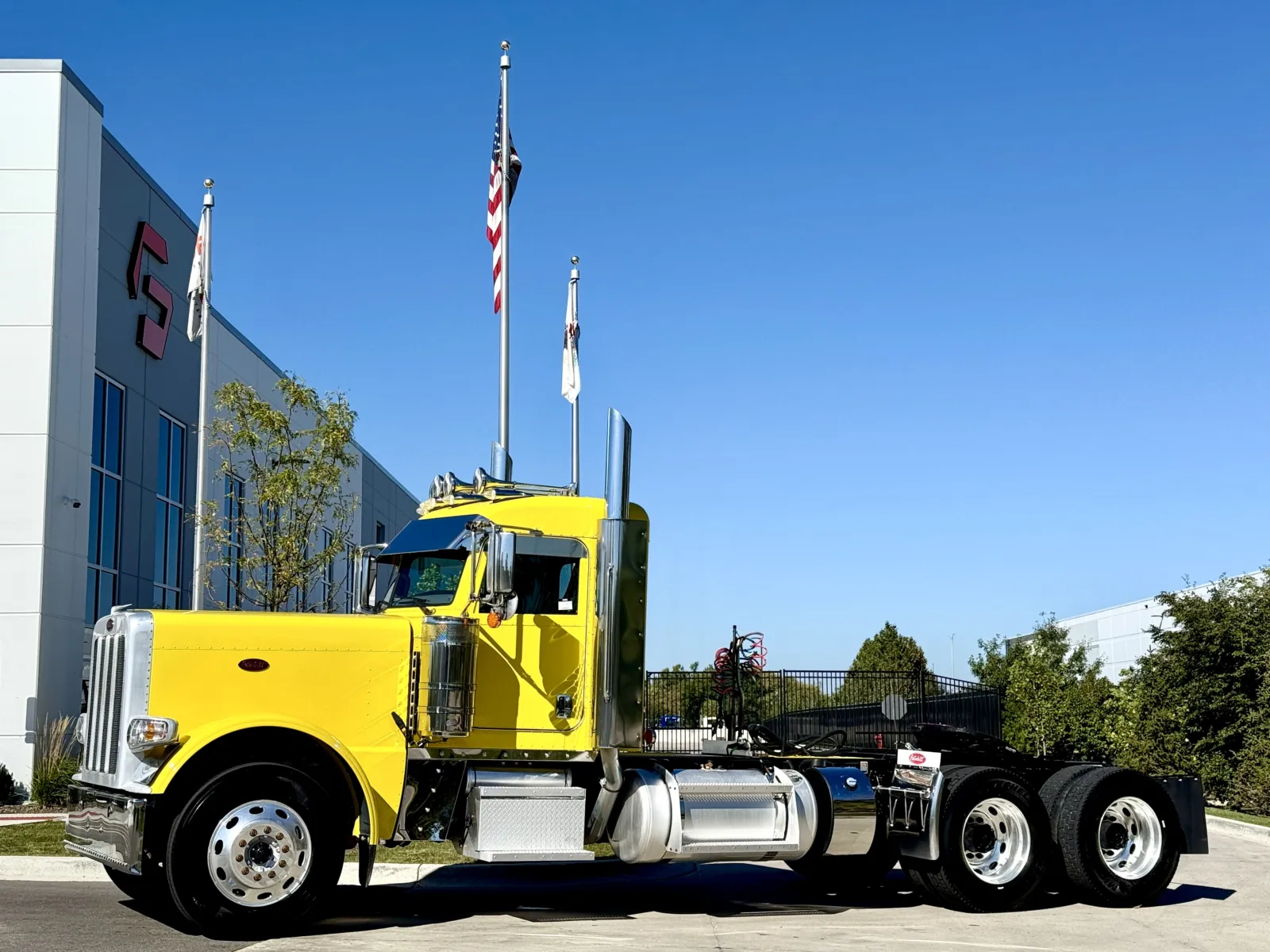 2023 PETERBILT 389
