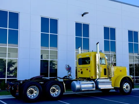 More photos of 2023 PETERBILT 389 at Forge Truck Centers - Illinois, IL