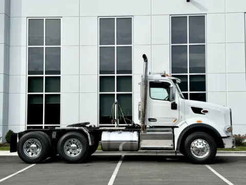 Another view of 2017 PETERBILT 567 for sale in New Lenox, IL at Forge Truck Centers - Illinois