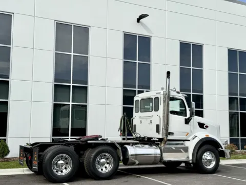More photos of 2017 PETERBILT 567 at Forge Truck Centers - Illinois, IL