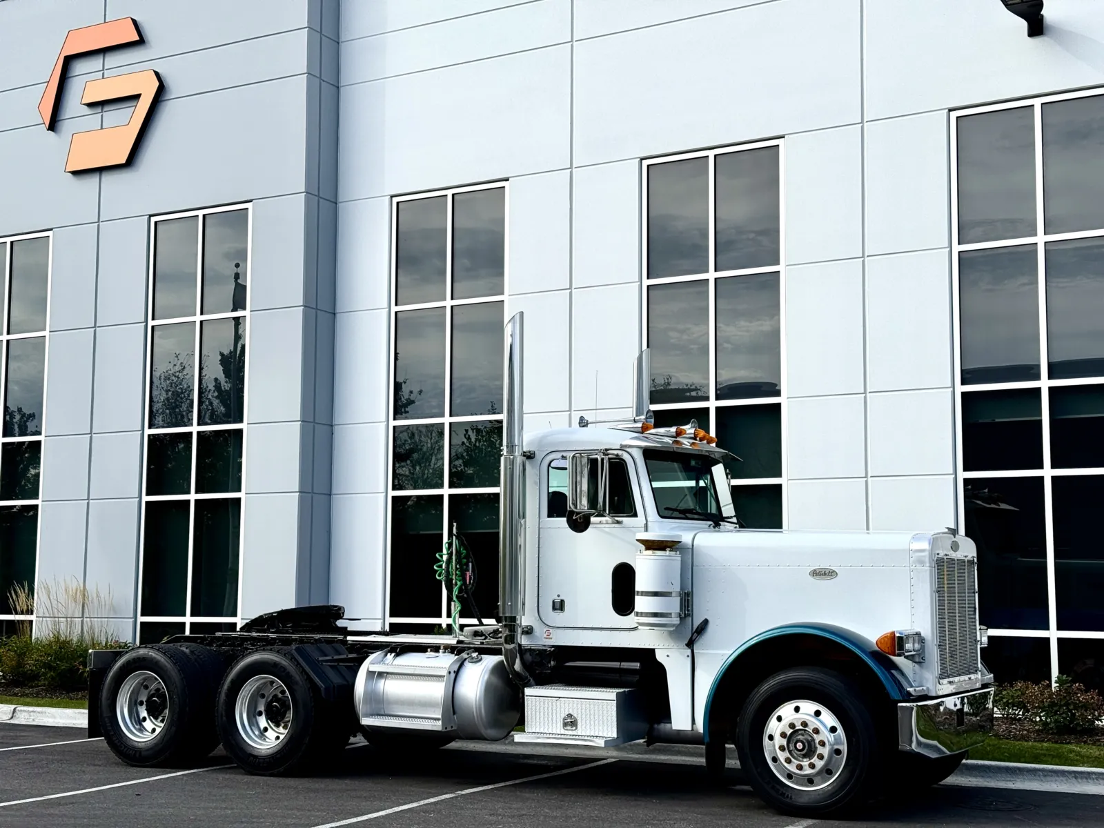 1998 Peterbilt - image 2