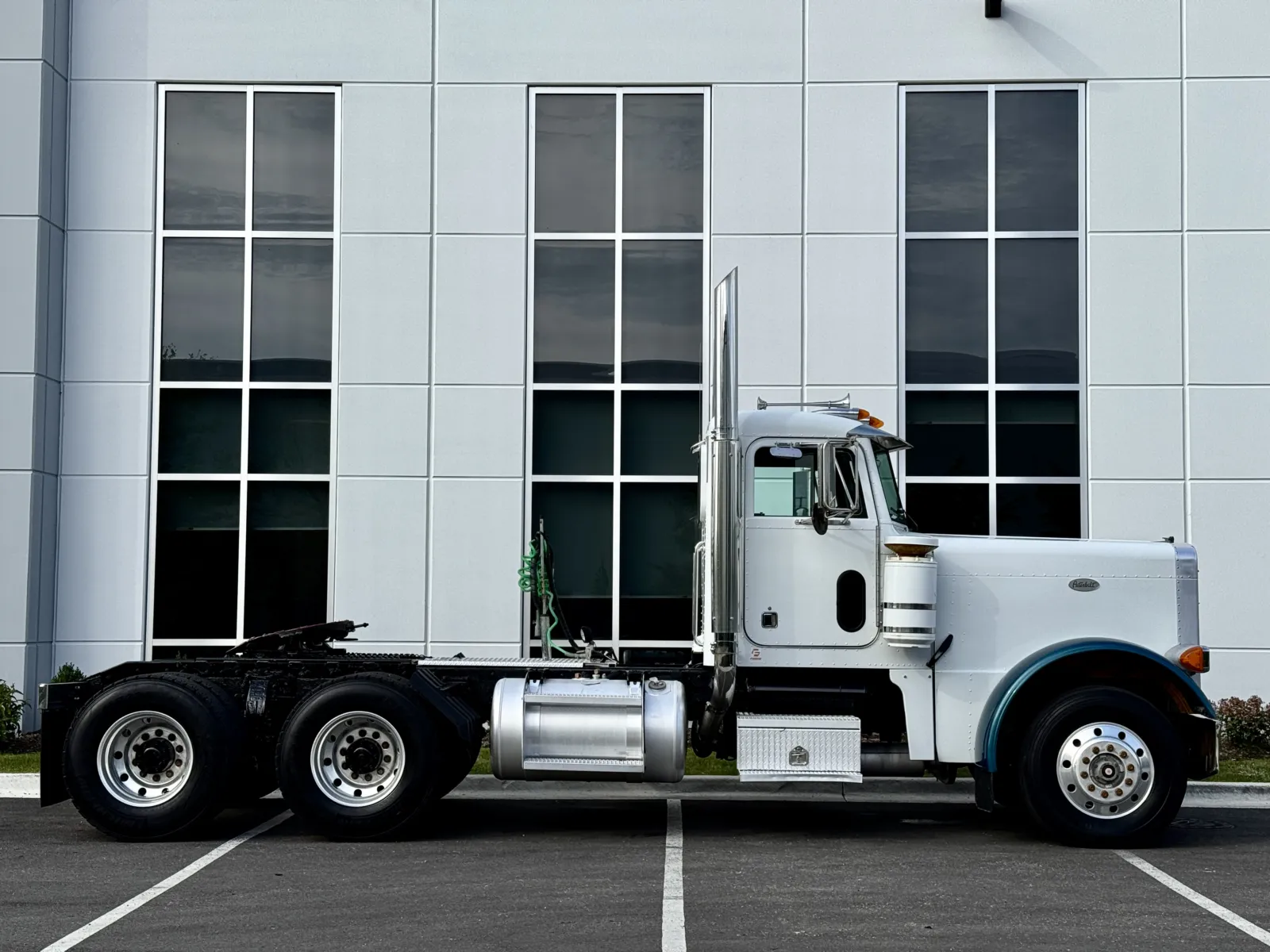 1998 Peterbilt - image 3