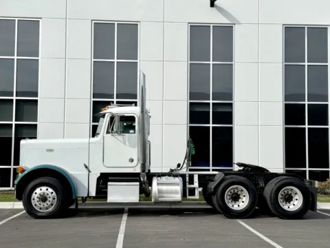 More photos of 1998 PETERBILT 379 at Forge Truck Centers - Illinois, IL