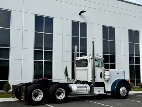 More photos of 1998 PETERBILT 379 at Forge Truck Centers - Illinois, IL