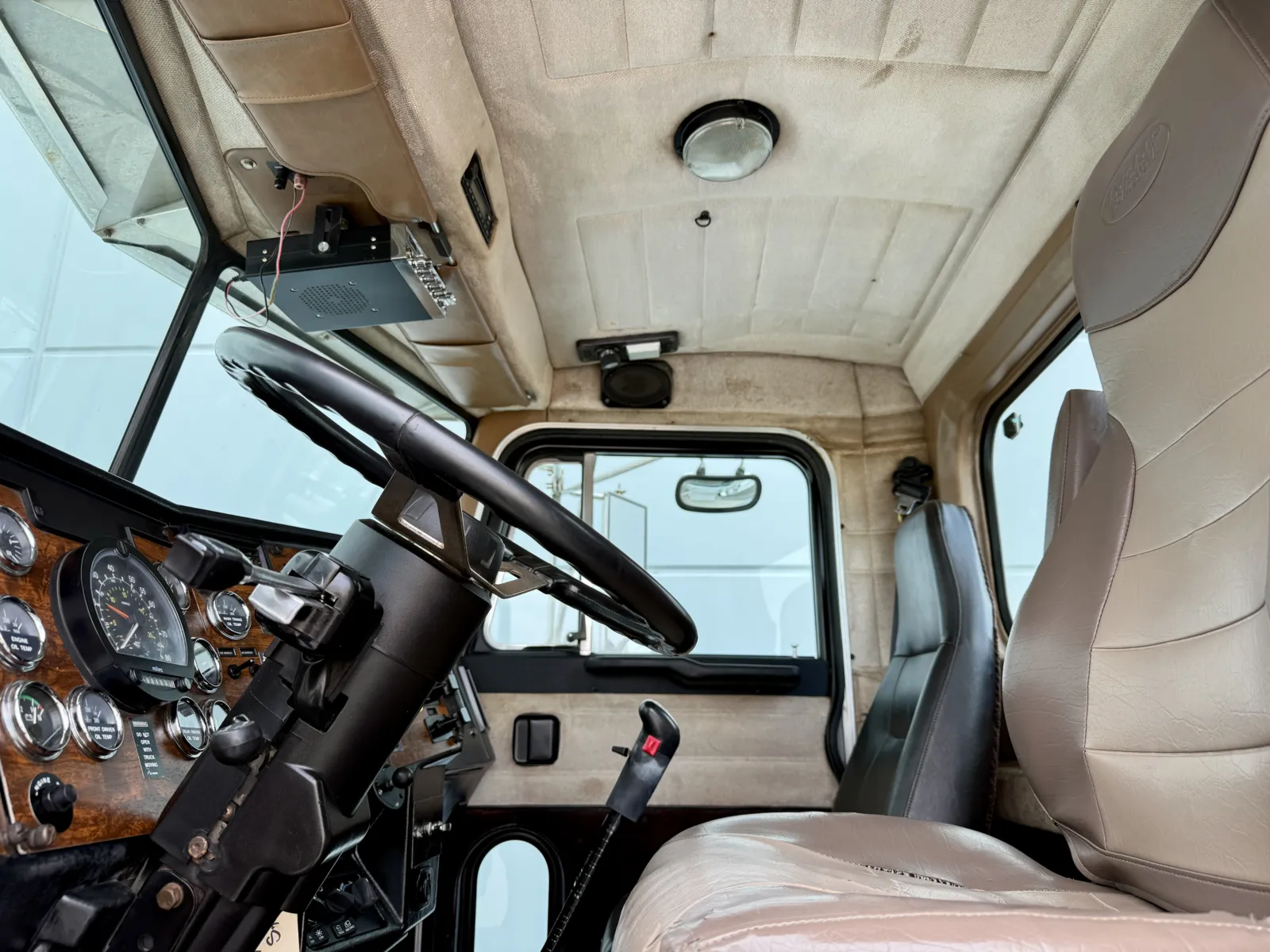 1998 Peterbilt - image 14