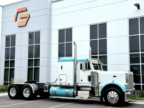 Photos of 2000 PETERBILT 379 for sale in New Lenox, IL at Forge Truck Centers - Illinois