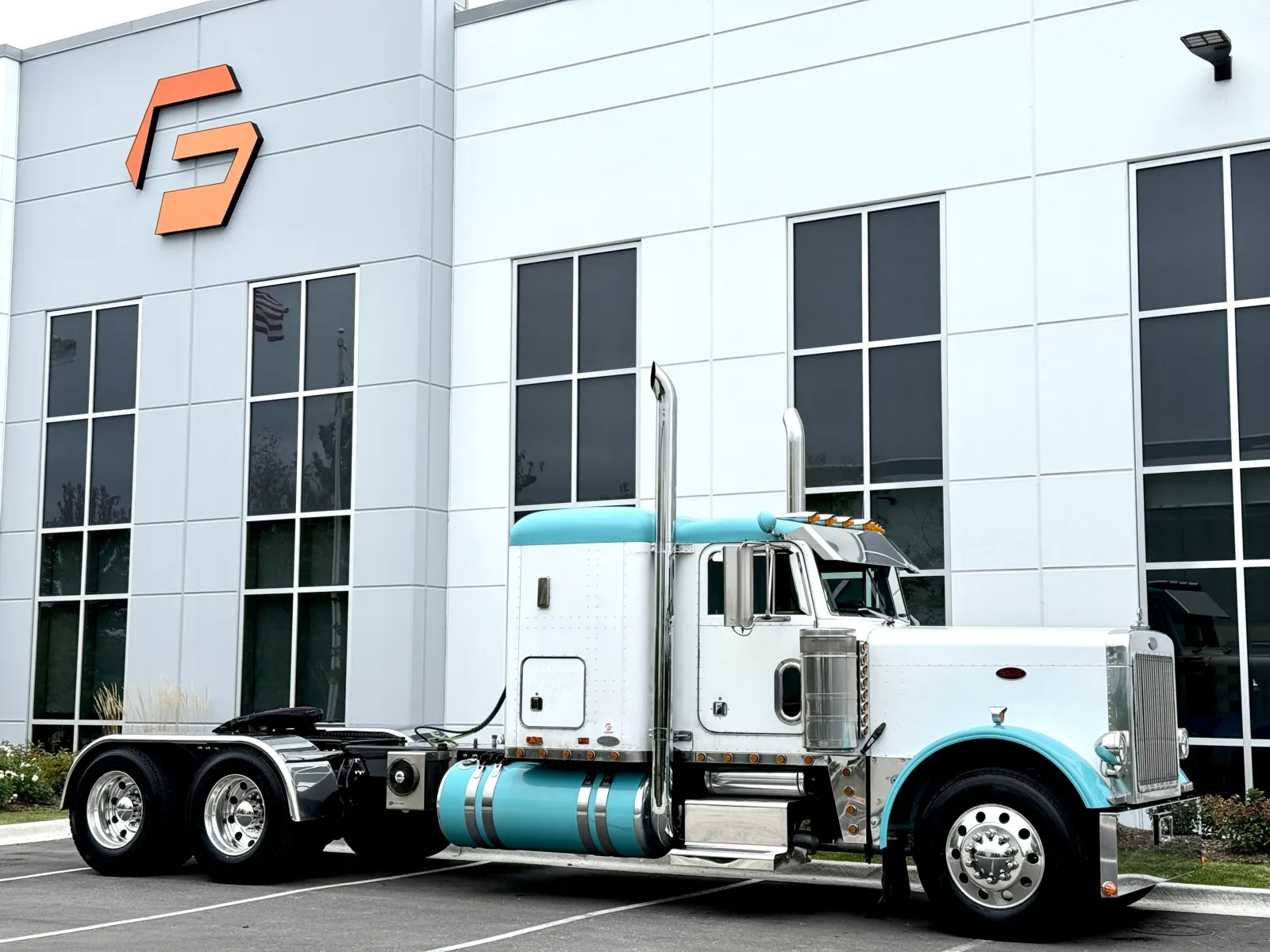 2000 Peterbilt - image 2