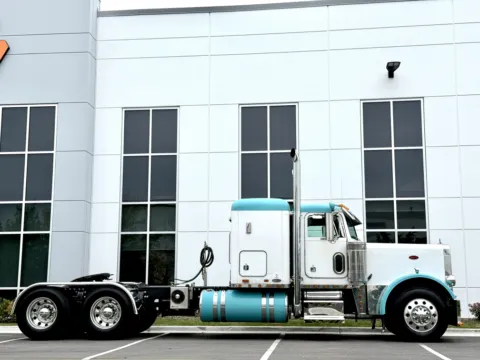 Another view of 2000 PETERBILT 379 for sale in New Lenox, IL at Forge Truck Centers - Illinois