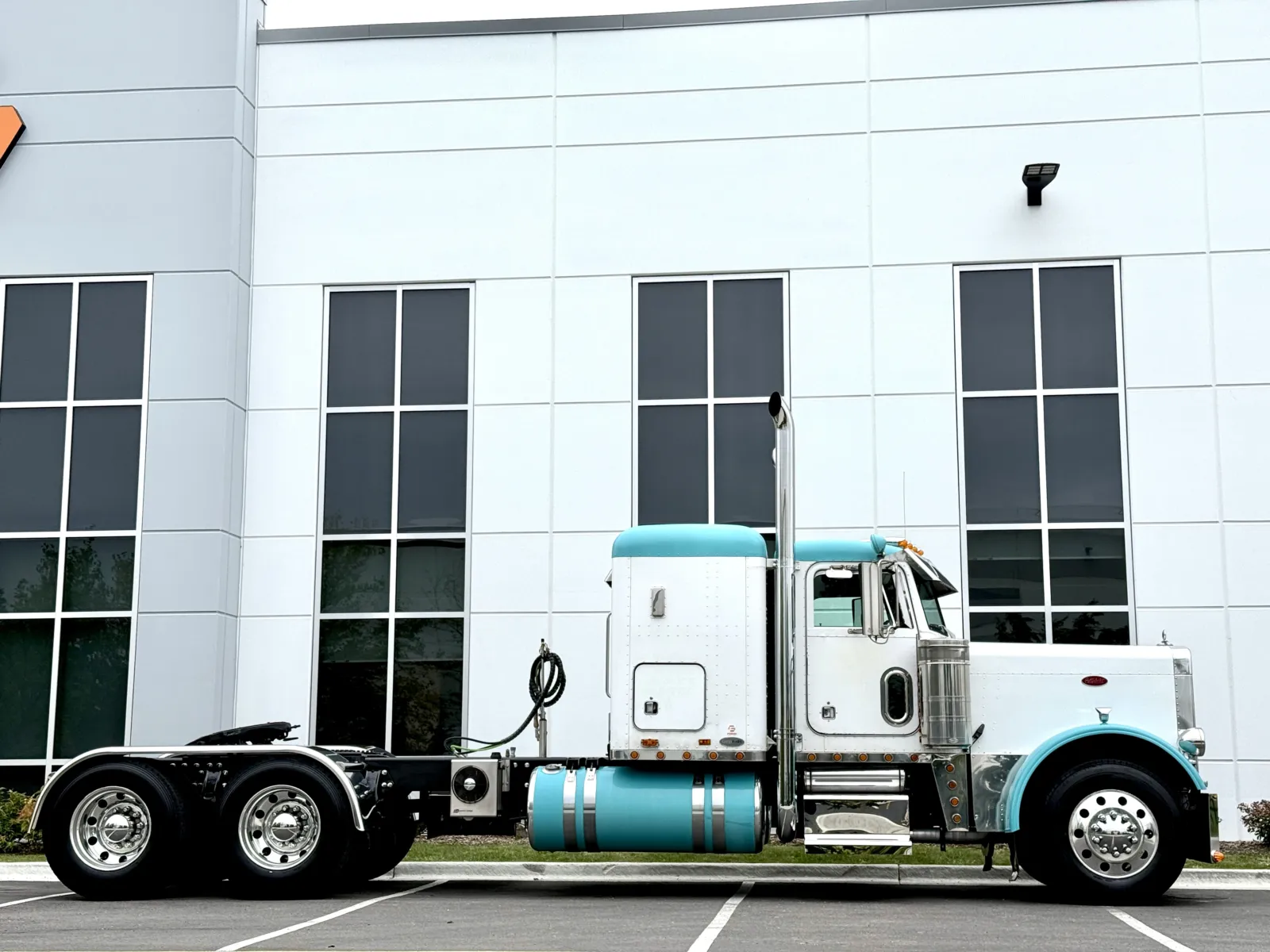 2000 Peterbilt - image 3