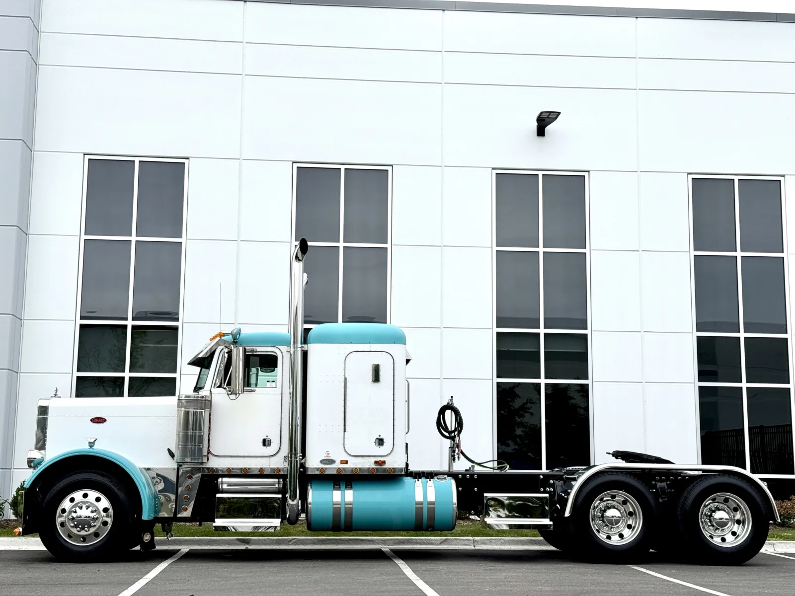 2000 Peterbilt - image 4