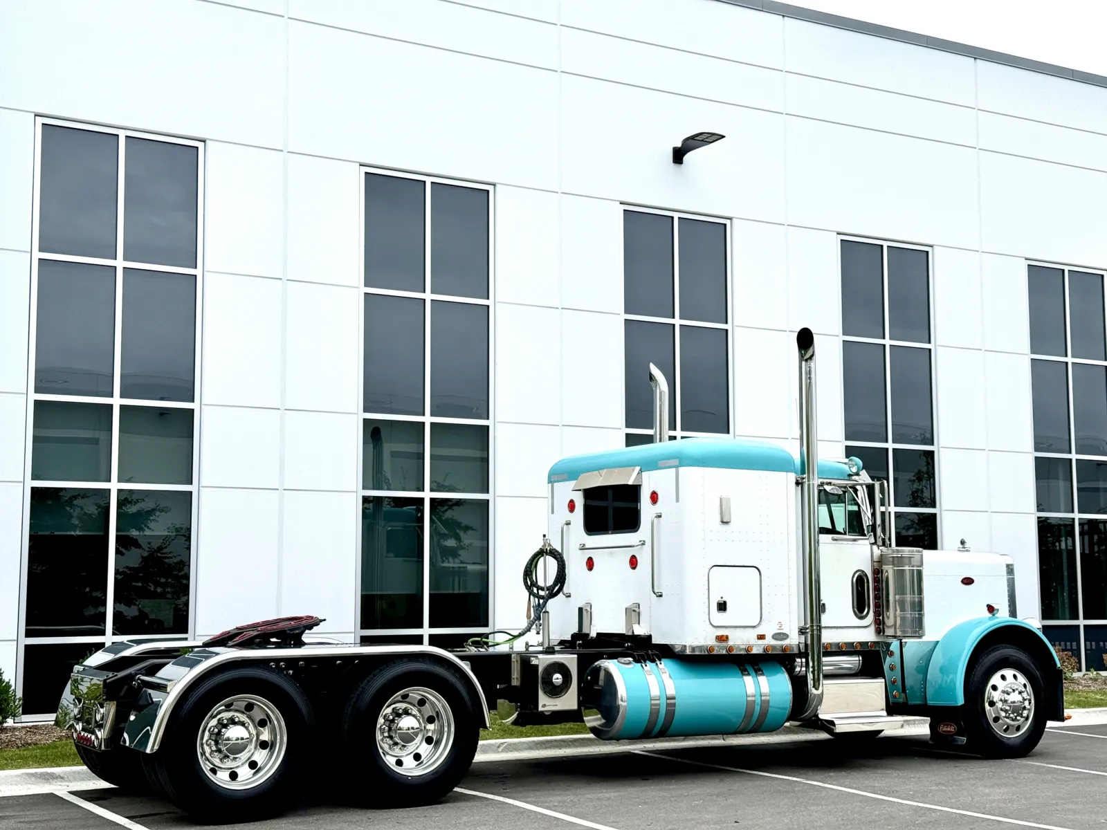 2000 Peterbilt - image 5