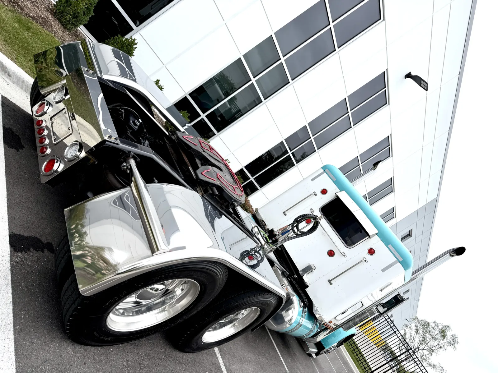 2000 Peterbilt - image 11