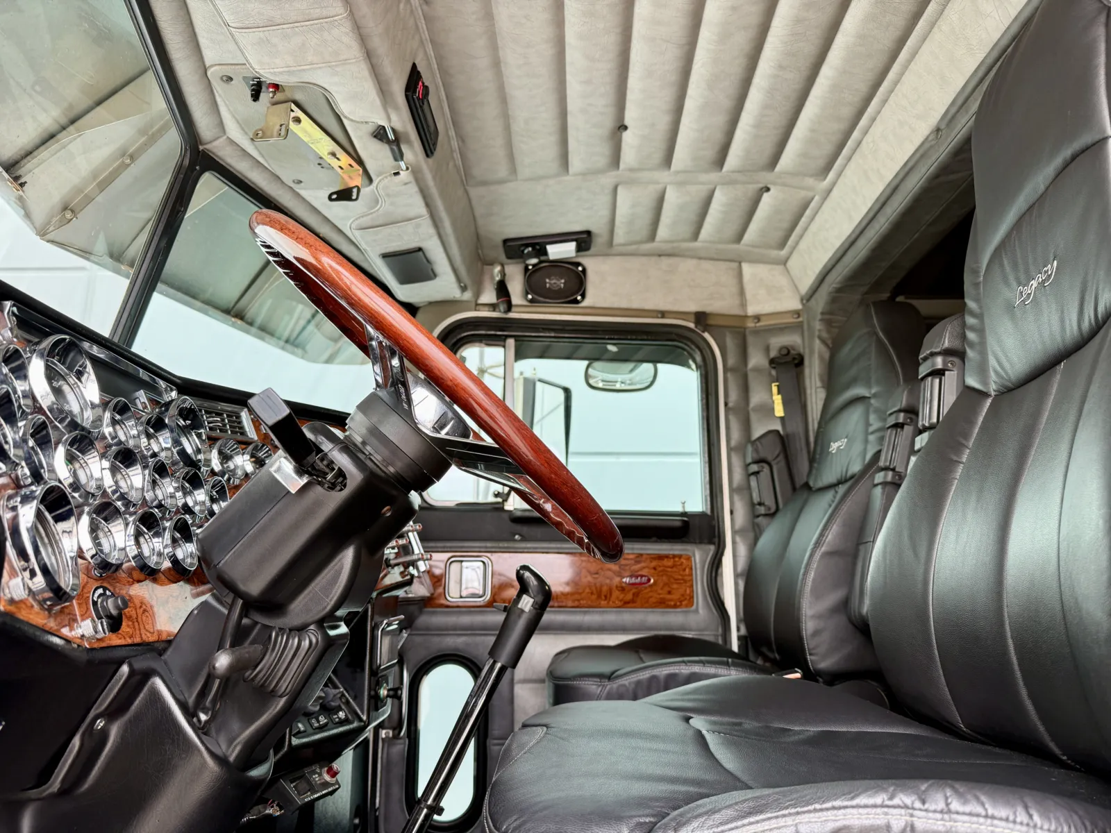 2000 Peterbilt - image 14