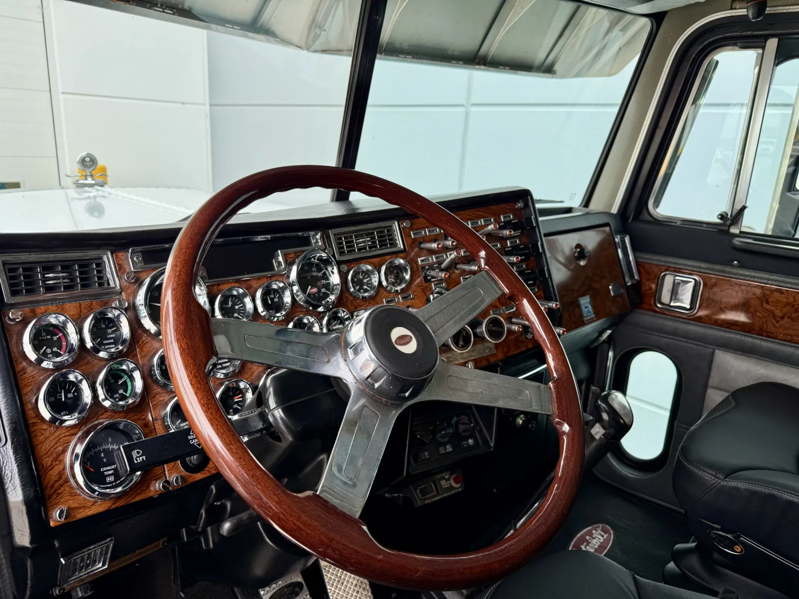 2000 Peterbilt - image 15