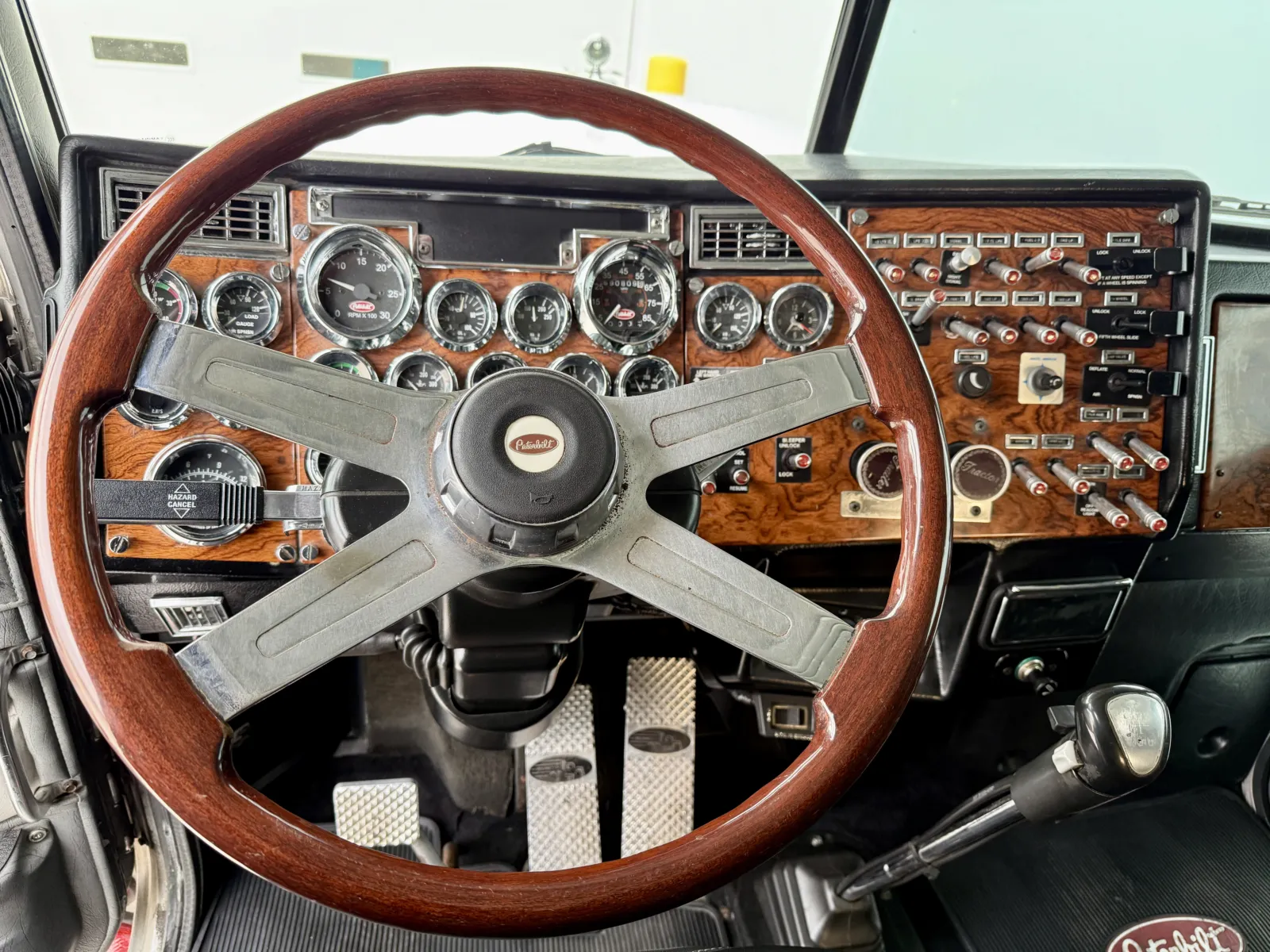 2000 Peterbilt - image 16