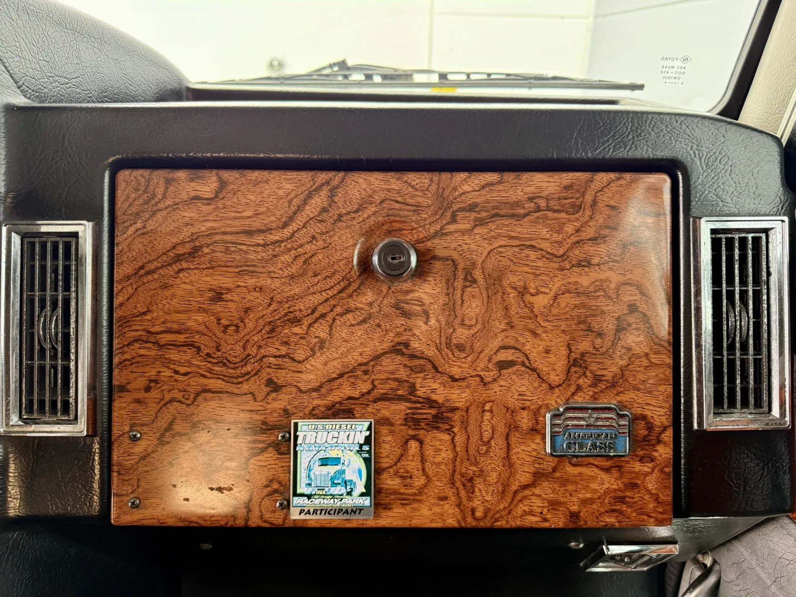 2000 Peterbilt - image 19