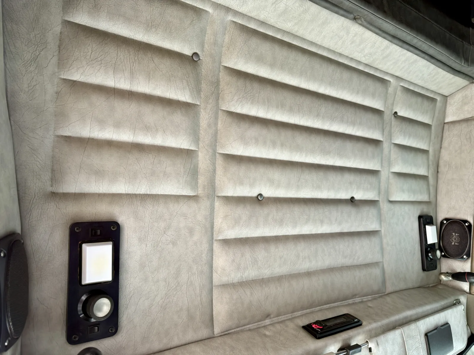 2000 Peterbilt - image 21