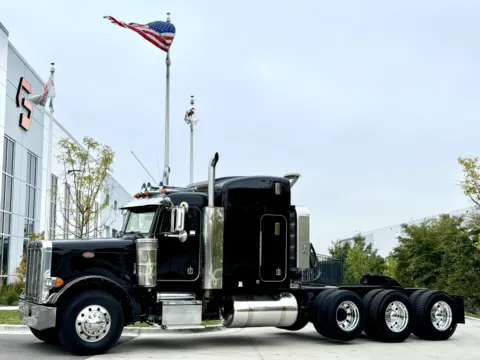 2001 PETERBILT 379 for sale in New Lenox, IL