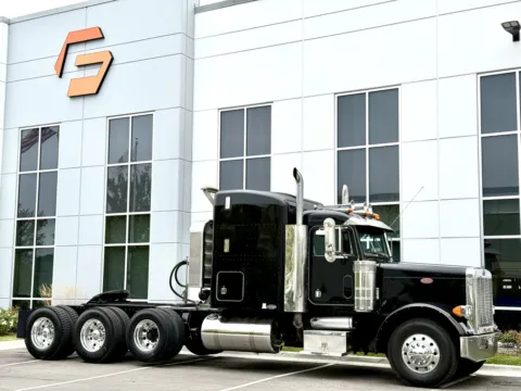 Photos of 2001 PETERBILT 379 for sale in New Lenox, IL at Forge Truck Centers - Illinois