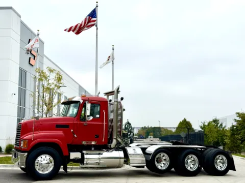 2008 MACK CHU613 for sale in New Lenox, IL