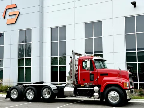 Photos of 2008 MACK CHU613 for sale in New Lenox, IL at Forge Truck Centers - Illinois