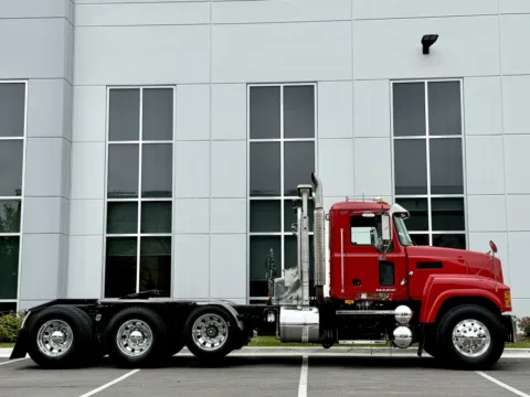 Another view of 2008 MACK CHU613 for sale in New Lenox, IL at Forge Truck Centers - Illinois