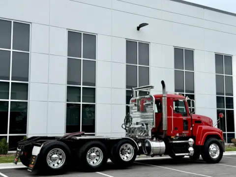 More photos of 2008 MACK CHU613 at Forge Truck Centers - Illinois, IL
