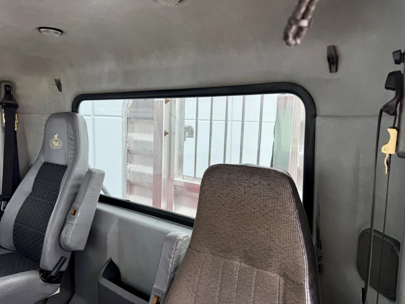 2008 Mack - image 20