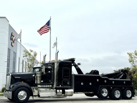 2017 KENWORTH W900 for sale in New Lenox, IL