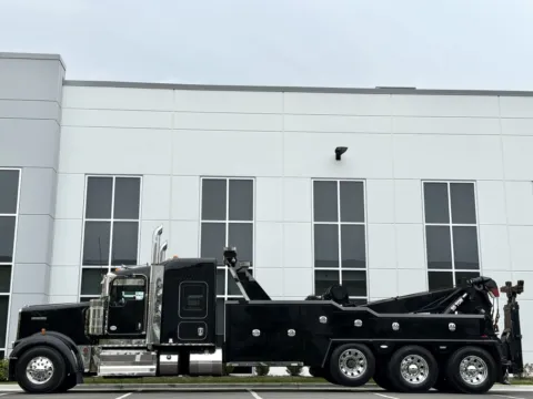 More photos of 2017 KENWORTH W900 at Forge Truck Centers - Illinois, IL