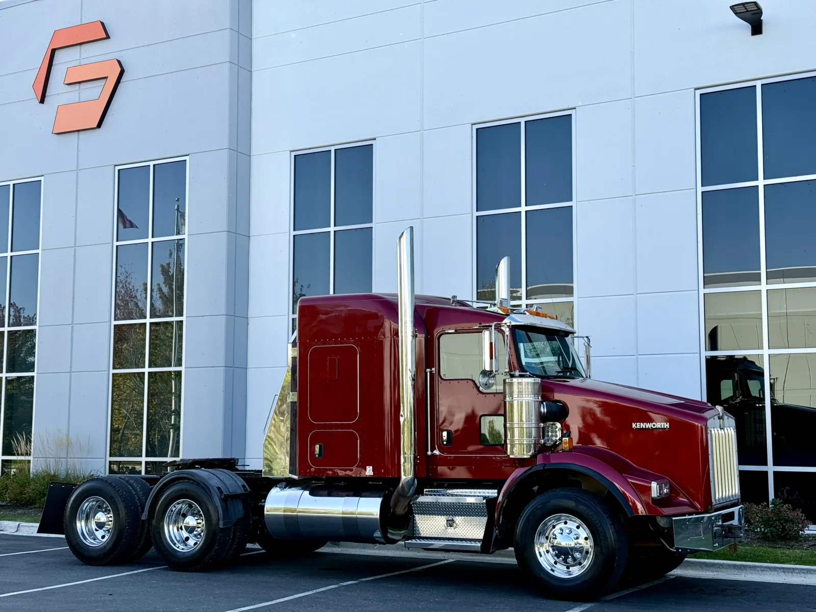 2016 Kenworth T800 - image 2