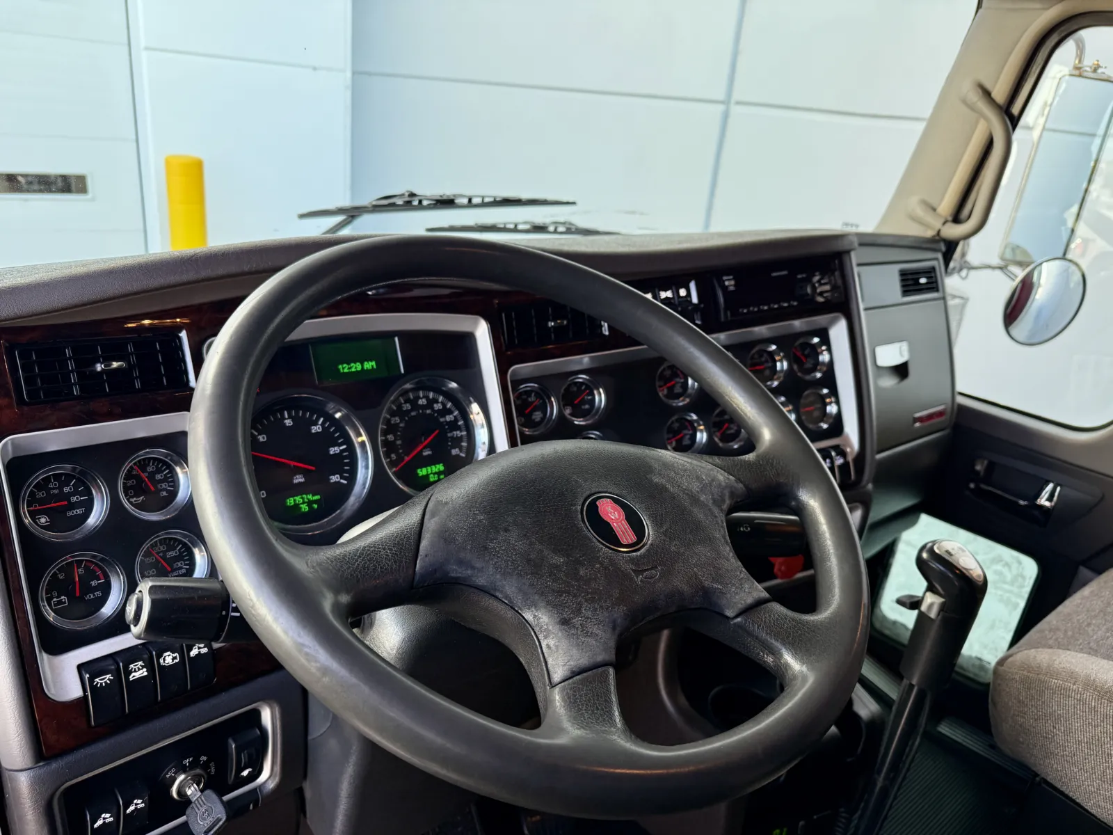2016 Kenworth T800 - image 15