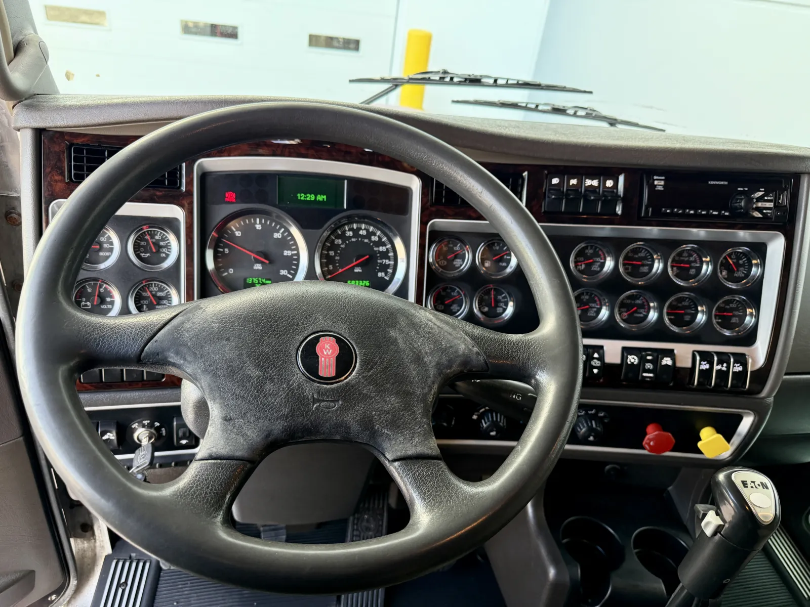 2016 Kenworth T800 - image 16