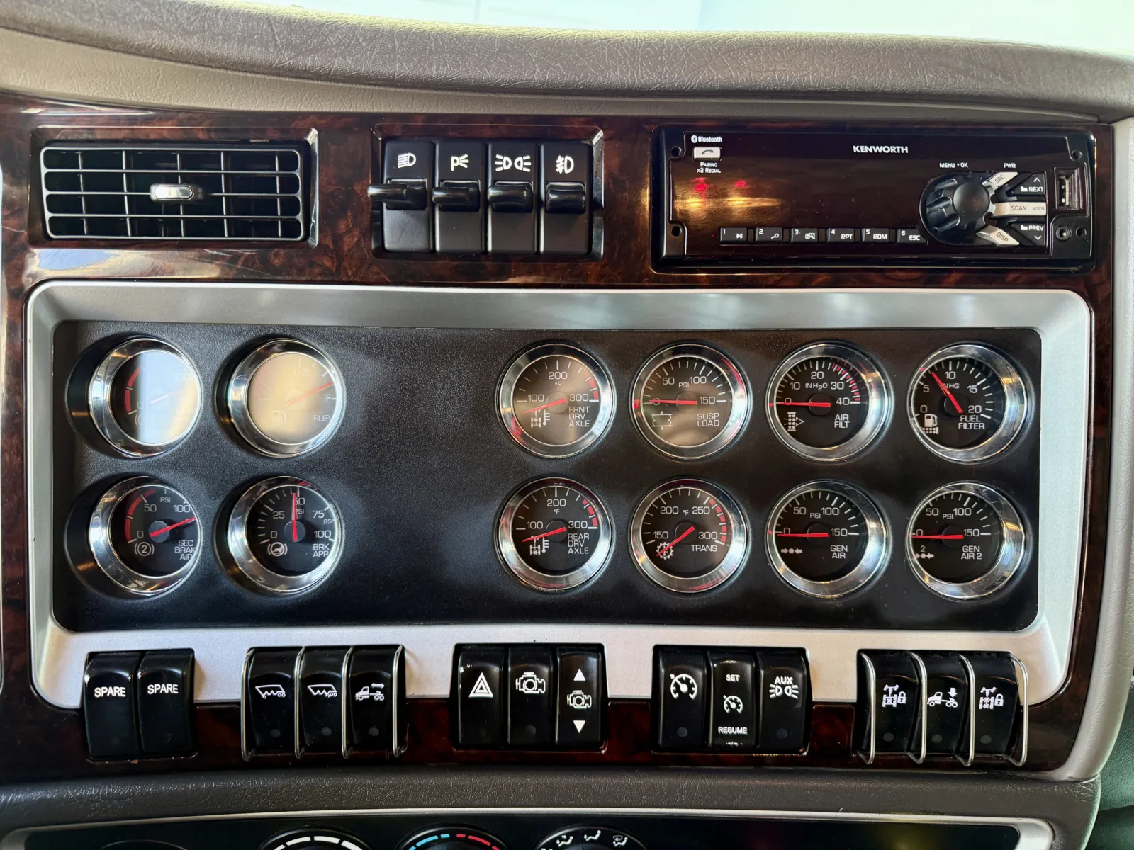 2016 Kenworth T800 - image 18