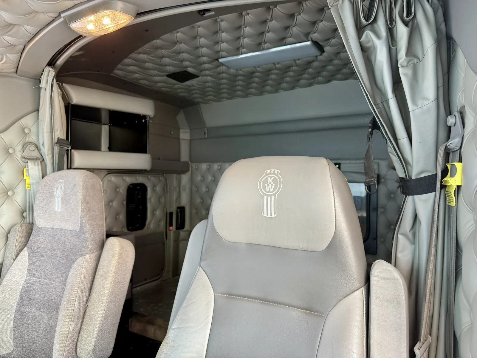 2016 Kenworth T800 - image 20