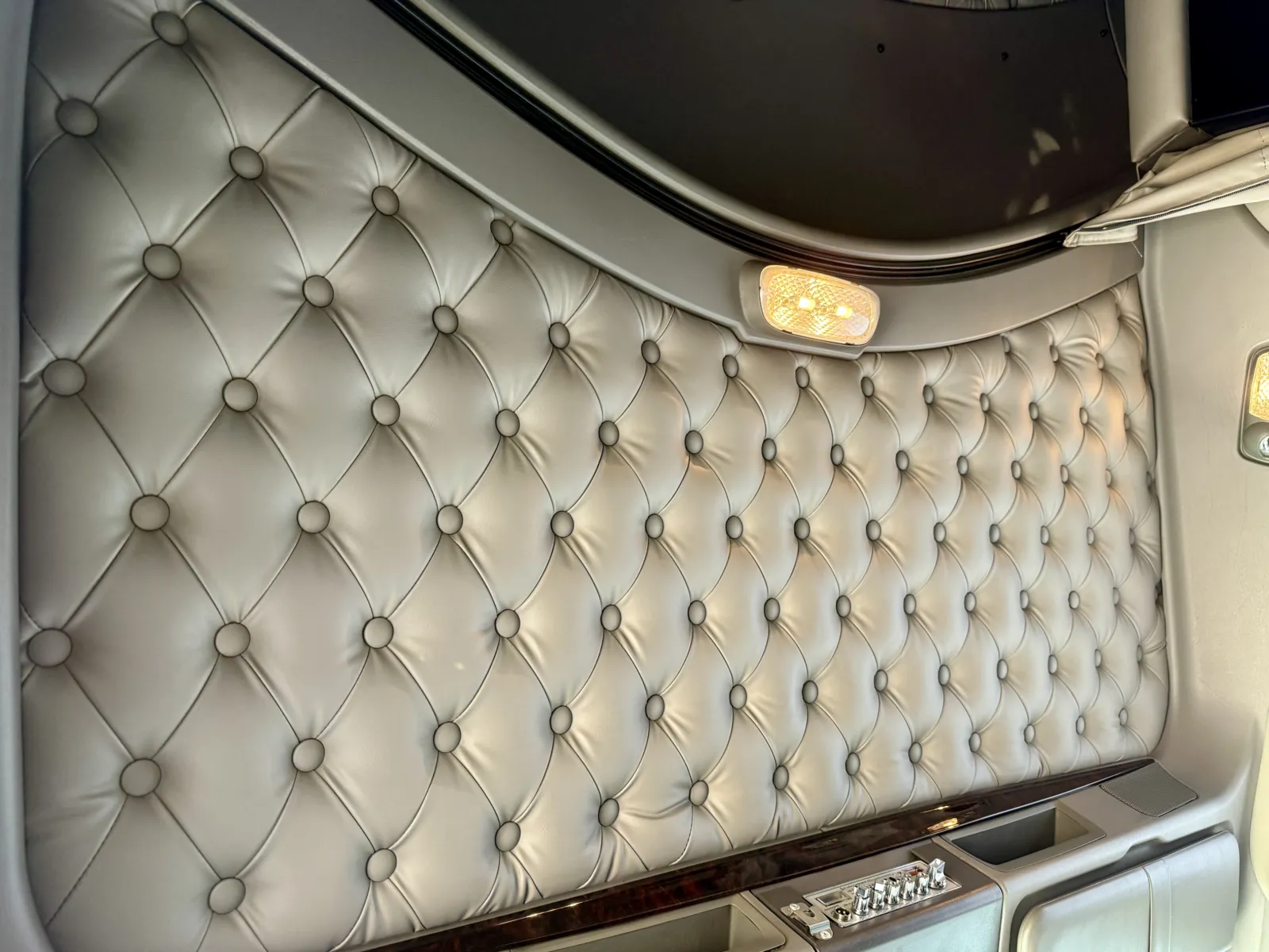 2016 Kenworth T800 - image 21