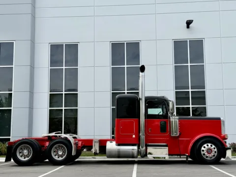 Another view of 2016 PETERBILT 389 for sale in New Lenox, IL at Forge Truck Centers - Illinois