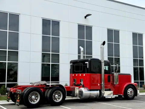 More photos of 2016 PETERBILT 389 at Forge Truck Centers - Illinois, IL