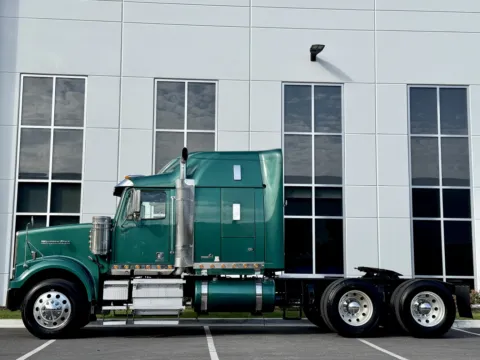 More photos of 2014 WESTERN STAR 4900 at Forge Truck Centers - Illinois, IL