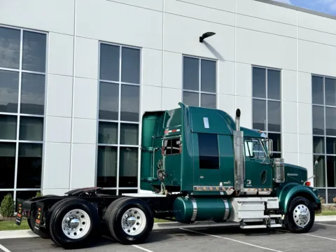 More photos of 2014 WESTERN STAR 4900 at Forge Truck Centers - Illinois, IL