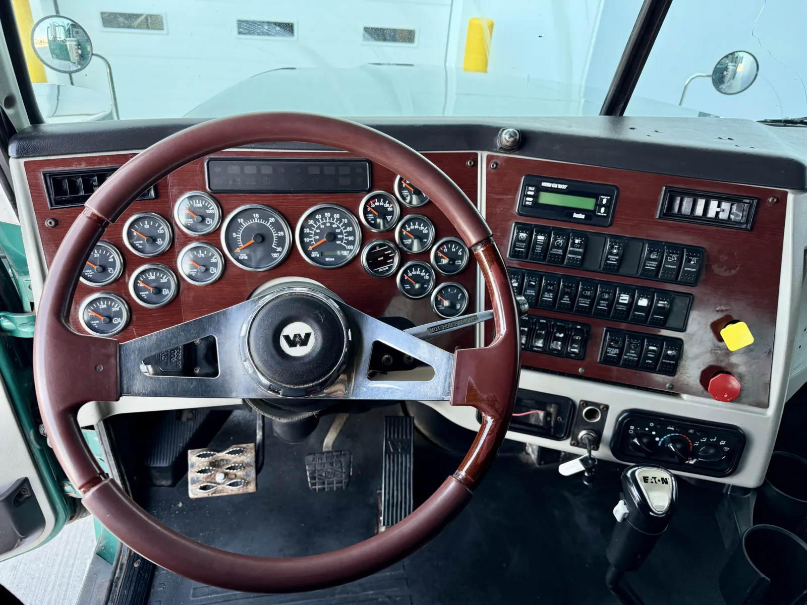 2014 Western Star 4900 - image 16